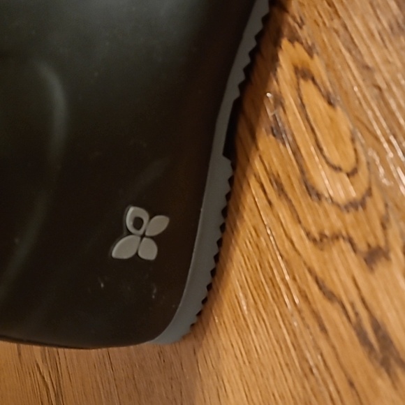 Size 8 Butterfly twist rainboots - Picture 2 of 5